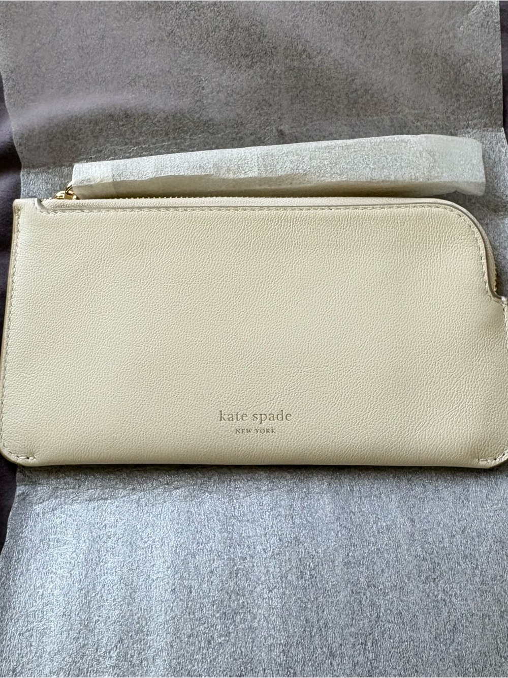 NWT Kate Spade Wristlet Full Zip Wallet Cream Pebbled Leather Thin Coin Purse